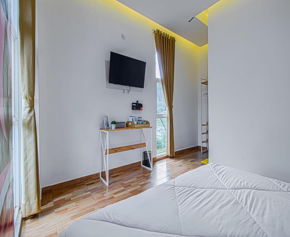 D'Journey Hotel Lembang Exterior photo