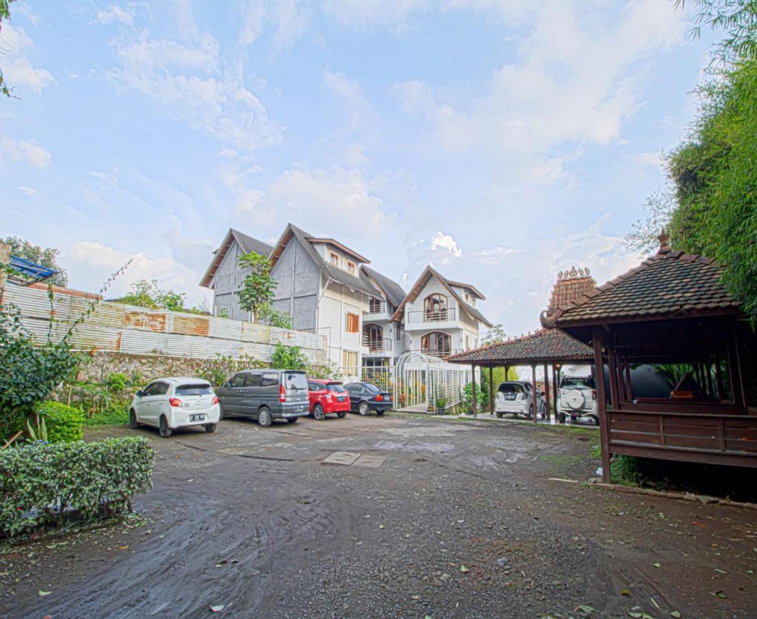 D'Journey Hotel Lembang Exterior photo