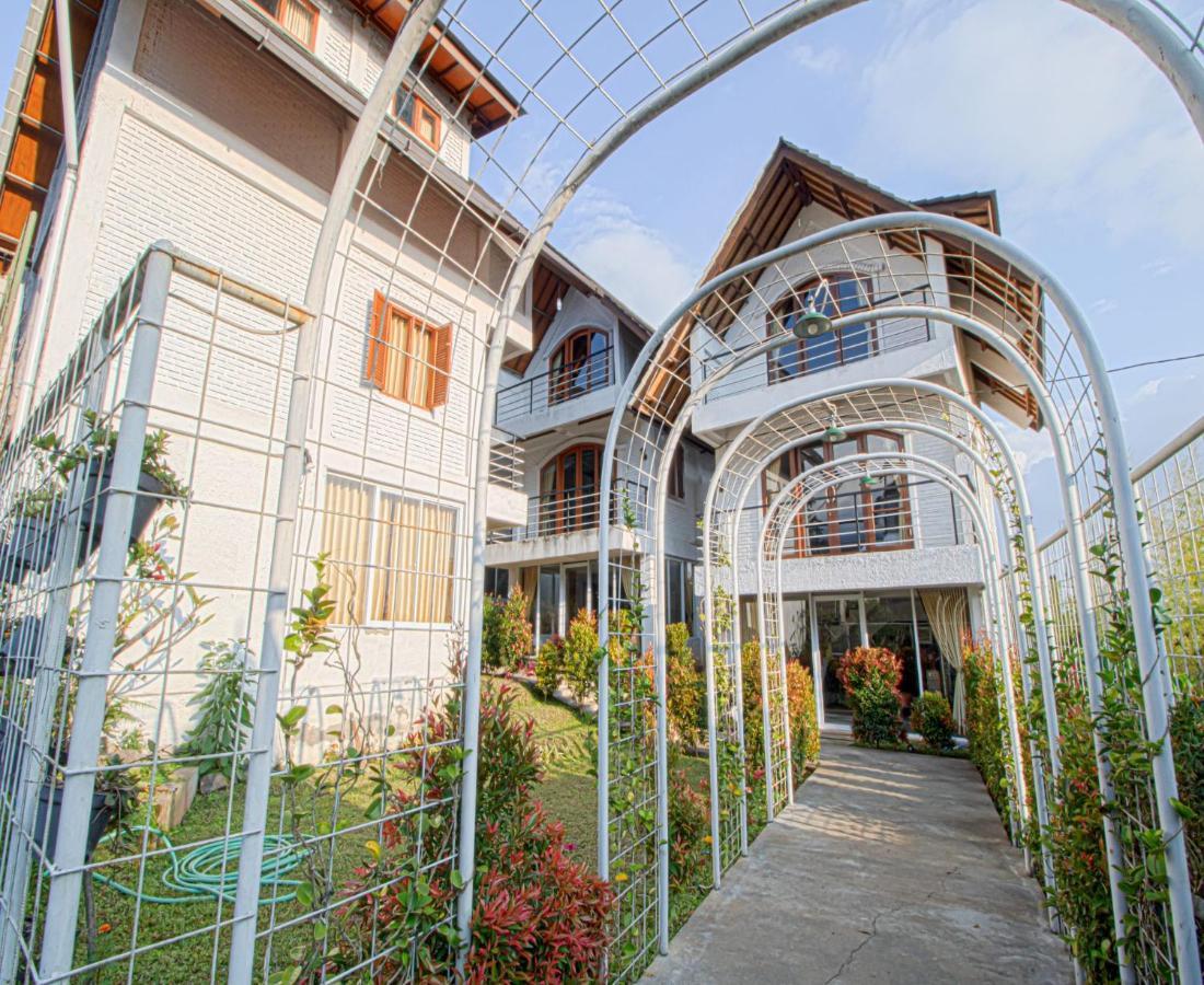 D'Journey Hotel Lembang Exterior photo