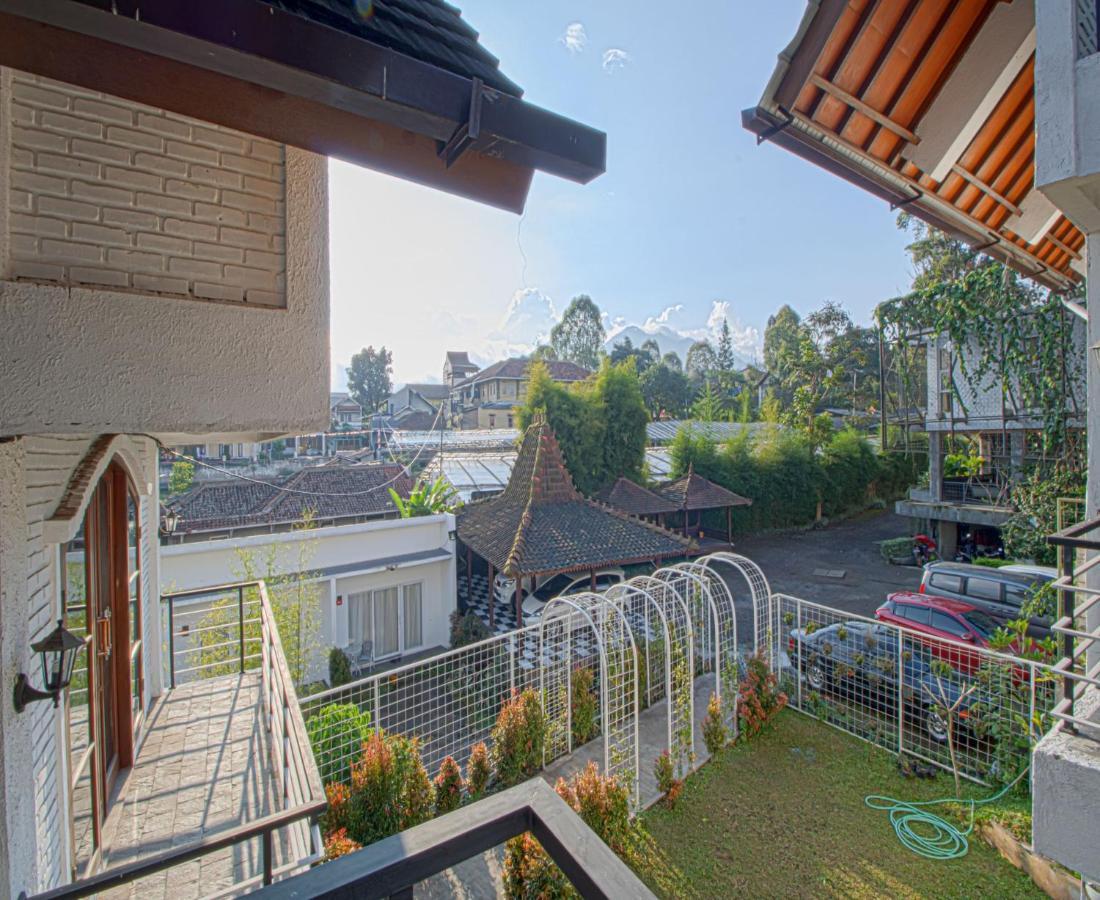 D'Journey Hotel Lembang Exterior photo